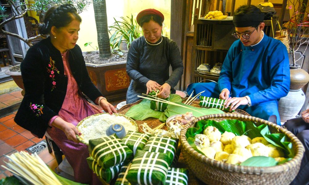 authentic-tet-experience-making-banh-chung